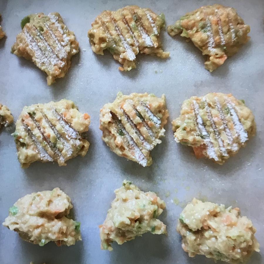 Dip a fork in flour and very slightly flatten each biscuit.