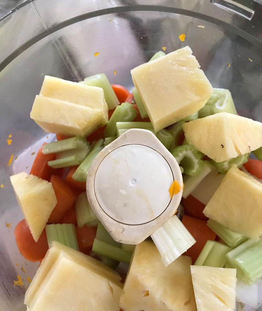 Take the carrots, celery, pineapple, green beans and broccoli and put them in a blender with the sardines.